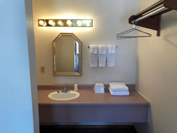 Wheels Motel image 8